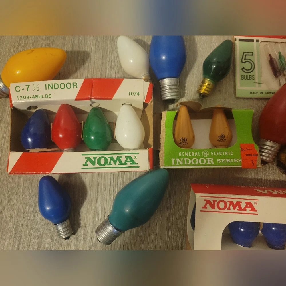 Variety of 27 vintage light bulbs some in origional packaging